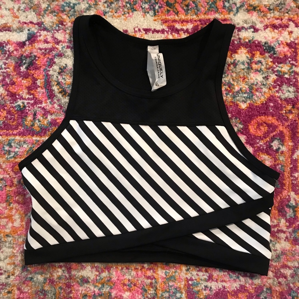 Lorna Jane- Sports Crop Top - Medium